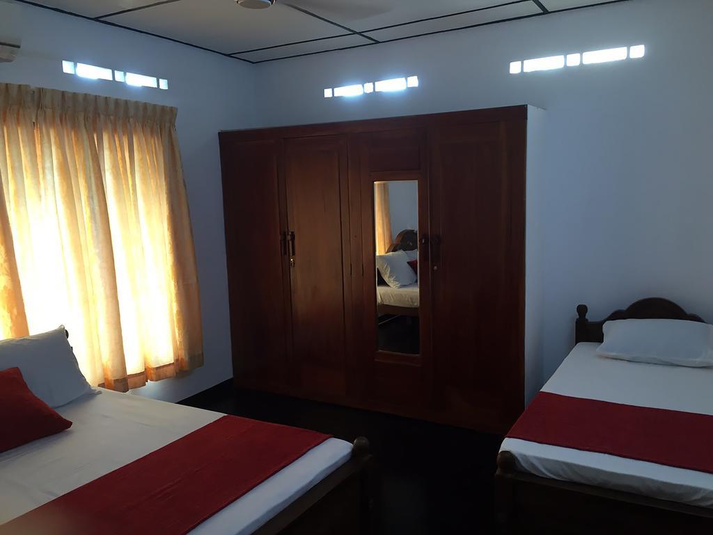 ג'פנה Yaarl Holiday Inn מראה חיצוני תמונה