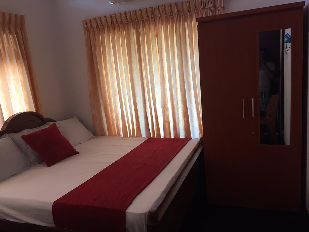 ג'פנה Yaarl Holiday Inn מראה חיצוני תמונה
