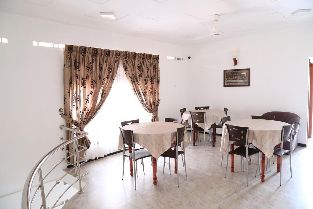 ג'פנה Yaarl Holiday Inn מראה חיצוני תמונה