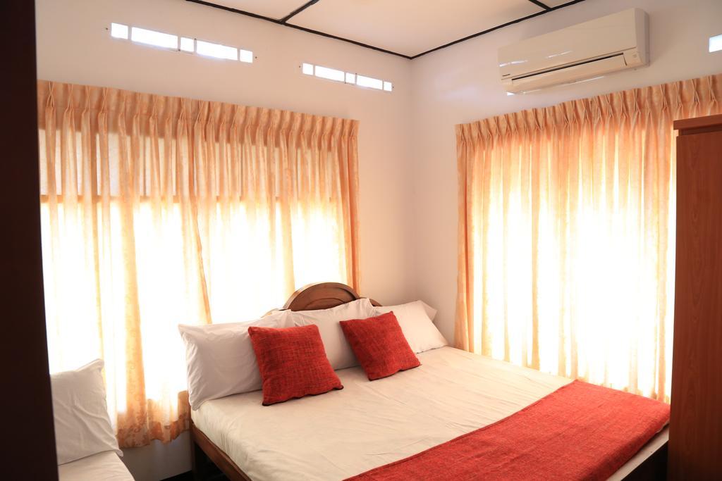 ג'פנה Yaarl Holiday Inn מראה חיצוני תמונה